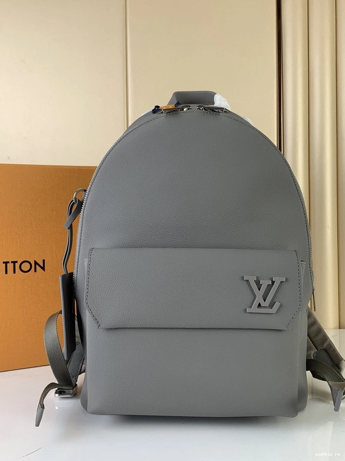 WIS LOUIS VUITTON BACKPACK TAKEOFF 0820